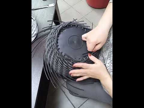 Видео: прямое кашпо 2 вида плетения (2 часть)