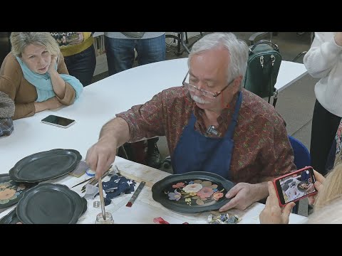 Видео: Мастер-класс по жостовской росписи от Михаила Лебедева. «Новое дыхание старого промысла»