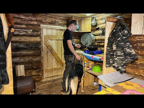 Видео: ТРИ НОЧИ В ТАЁЖНОЙ ИЗБУШКЕ | КУРИЦА ТАБАКА ОТ ВЛАДИМИРА ВЫСОЦКОГО | ВЫРЕЗАЛ НОЖОМ ДВЕРНЫЕ РУЧКИ