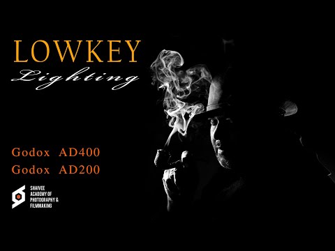 Видео: Освещение в низком ключе с помощью AD400, AD200, Sony M4, Shaivee Academy