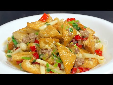 Видео: Этот метод приготовления тофу очень популярен. Он более ароматный, чем тушеный в соевом со