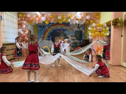 Видео: ДГ 34 Лястовичка Група Калинка танц Цвеке Шарено