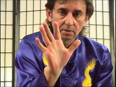 Видео: Тайский массаж - часть 1 - Роберт Илинскас