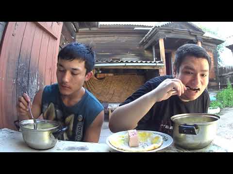 Видео: Обед с Денисом в ограде летом в 16:07 дня