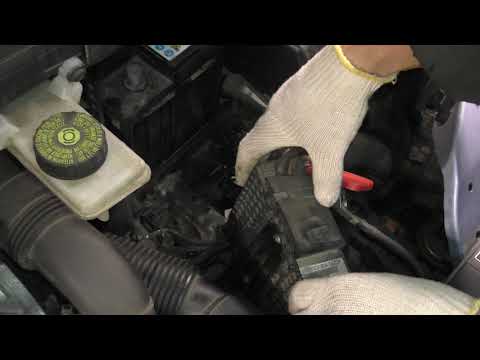 Видео: Снятие аккумулятора Citroen C4 Picasso (B78)