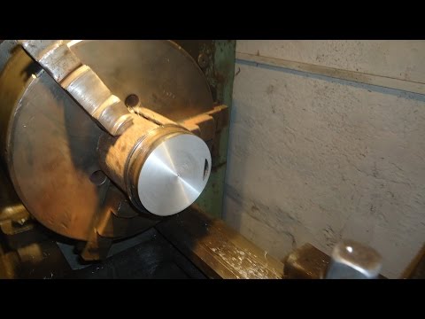 Видео: Проточка поршней на Мерседес двигатель М 110.