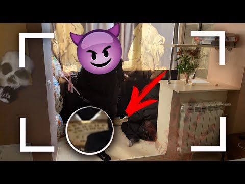 Видео: ПРИСПЕШНИКИ ВЫЗЫВАЮТ ДУХА? - ОНИ ПРЕСЛЕДУЮТ МЕНЯ!! | Призрак Дверей #4 Dani Dix