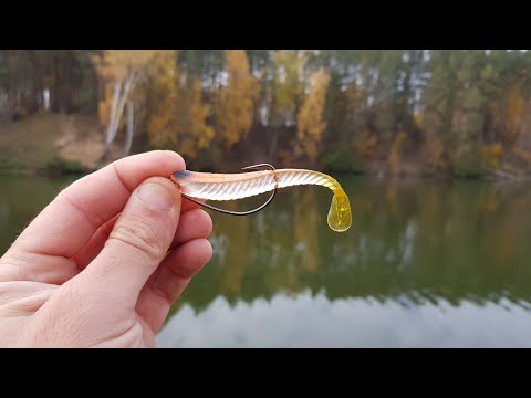 Видео: Щука РАЗОШЛАСЬ не на ШУТКУ! Рыбалка на спиннинг, ловля на джиг осенью