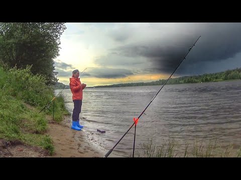 Видео: Река Волга Рыбалка на донки в грозу Эта оснастка ловит в любую погоду