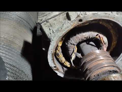 Видео: На мостовом кране при подъёме груза появилось гудение двигателя,пришли выяснить причину.