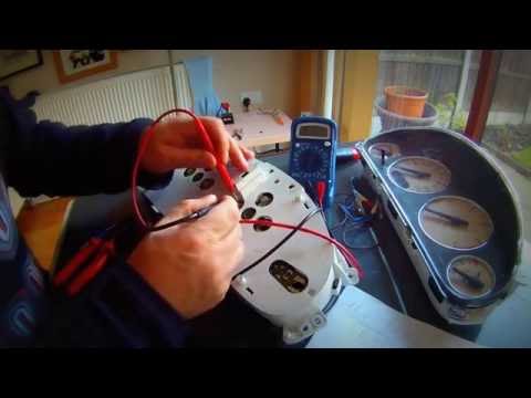 Видео: Replacing the bulb in the instrument panel Chrysler Dodge/Замена лампочки в панеле приборов Chrysler