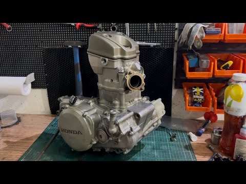 Видео: Сборка мотора HONDA CRF250R 04-08