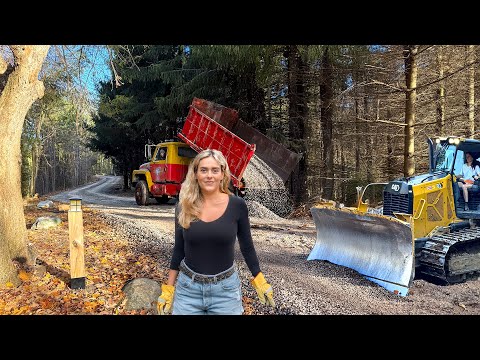 Видео: Бульдозеры и старые самосвалы для строительства дорог и ремонта экскаваторов