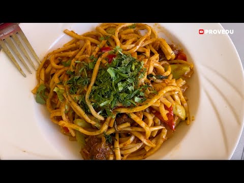 Видео: Как готовят Жареный лагман. Узбекистан.  Ташкент (qovurma lag’mon)