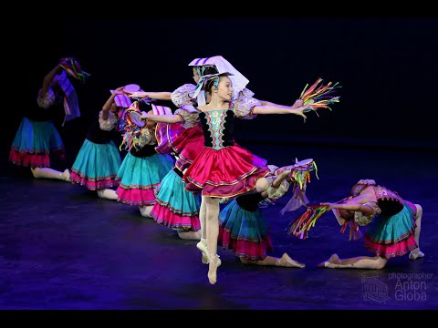 Видео: "Тарантелла", Ансамбль "Ритмы детства". Italian dance "Tarantella", Ensemble "Rhythms of childhood".