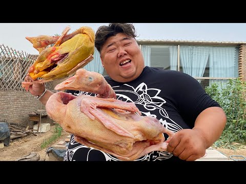 Видео: Если друг в гостях в маленьком дворике, кто устоит перед «тушеным гусем в железном горшке»?