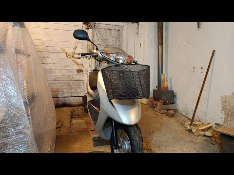 Видео: Замена масла, скутер honda dio af 56.
