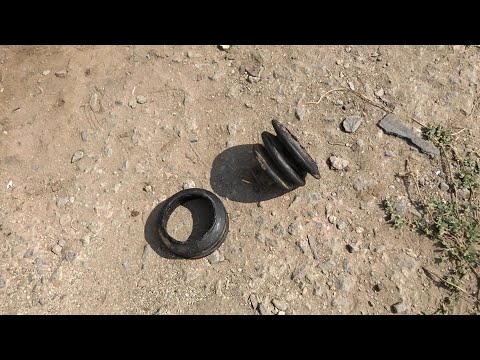 Видео: Замена пыльника внешнего ШРУСа на  Mazda Demio