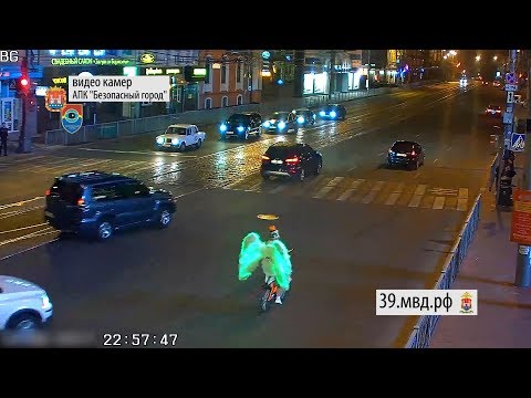 Видео: Отчаянные мотоциклисты и ангел с мигалкой   подборка ДТП в Калининграде