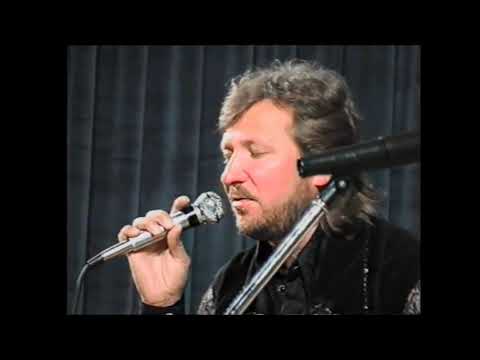 Видео: "ПЕСНЯРЫ" "КАРМЯЛЮГА" (Пеня Игорь)