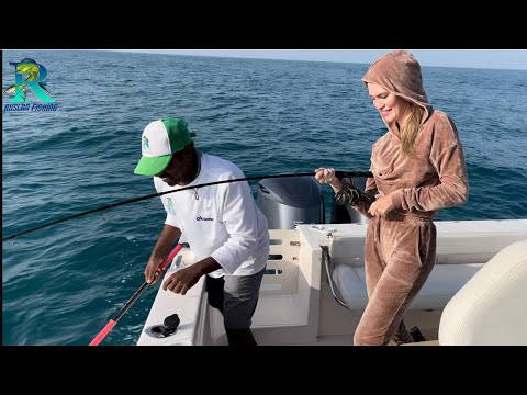 Видео: Ну как достать эту  рыбу Девушке ? Рыбалка в ОАЭ