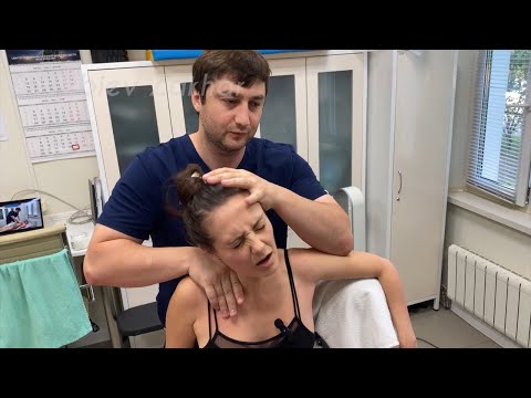 Видео: Анамнез, Осмотр, Массаж, Мануальная терапия - Снятие боли в поясничном отделе.