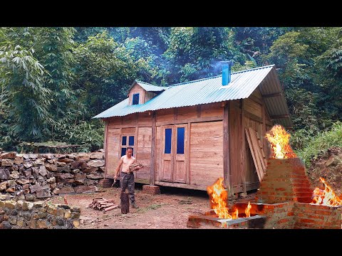 Видео: Постройте большую кузницу в лесу и создайте садовые инструменты. Живите одни в дикой природе.