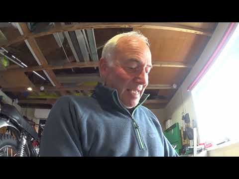 Видео: Удаление ржавчины с внутренней поверхности топливного бака мотоцикла методом электролиза с исполь...