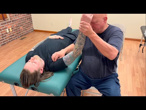 Видео: Массаж рук и кистей рук Рейнора на Кертиса в Сент-Луисе, 2024