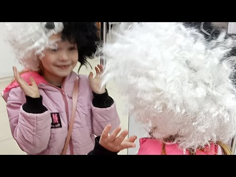 Видео: Лера примеряет парики и костюмы