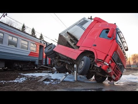 Видео: Не очкуй или Дураки и дороги 2018 Сборник безумных водителей #18