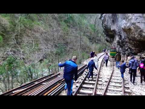 Видео: Гуамка, узкоколейная железная дорога в Гуамском ущелье - экскурсия на тепловозе и дрезине, март 2017