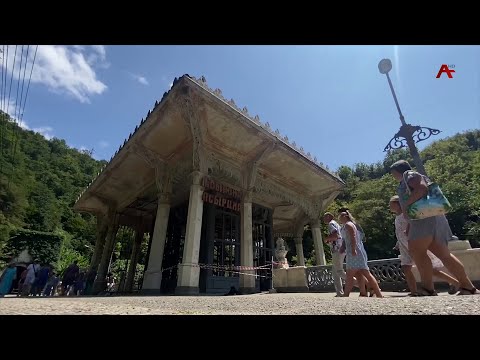 Видео: На павильоне станции Псырцха 4-ый месяц идут ремонтно-реставрационные работы