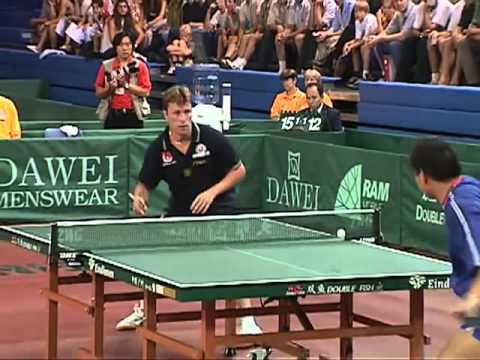 Видео: service Waldner подает подачу