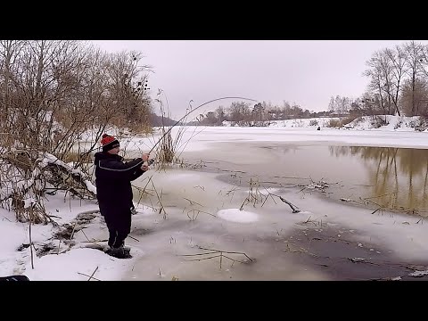 Видео: МОРМЫШКА ПОРВАЛА ОКУНЕЙ - СПИННИНГ ТРЕЩИТ! Ловля окуня зимой на спиннинг 2021. Рыбалка на окуня