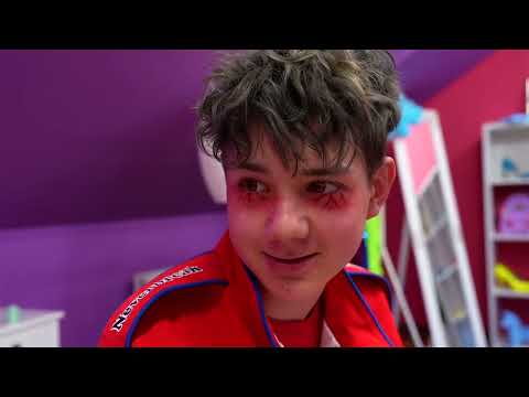 Видео: Мой Новый Парень - Вампир! Хороший vs Плохой Вампир! Приключения Вампиров в Колледже!