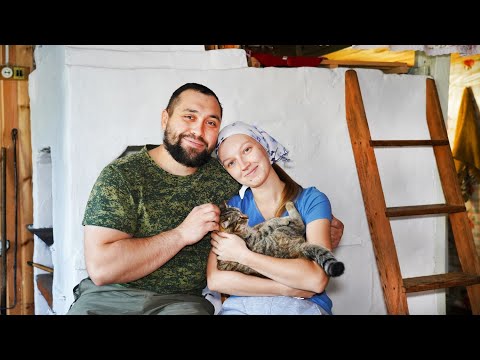 Видео: ЖИЗНЬ МОЛОДОЙ ПАРЫ В ДЕРЕВНЕ | У НАС ЗА ПЕЧКОЙ ПОСЕЛИЛСЯ ДОМОВОЙ | КУРЫ ГИБНУТ