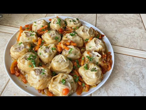 Видео: Манты в сковороде на овощной подушке. Вкуснее чем на пару.