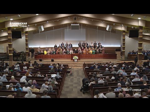 Видео: "Ось стою і в двері стукаю" - Хор