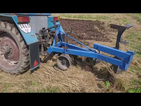 Видео: саморбний трактор воре саморобним  плугом 3 25