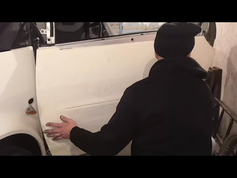 Видео: Smart fortwo 450 Як зняти обшивку, пластік дверей. Заміна тросіка, ручки.