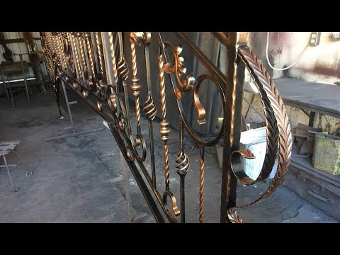 Видео: Коване перило на прохідні сходи.Wrought iron railing on the stairs Все просто ручна ковка