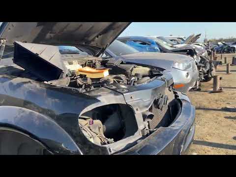 Видео: Как выглядит авторазборка в США.