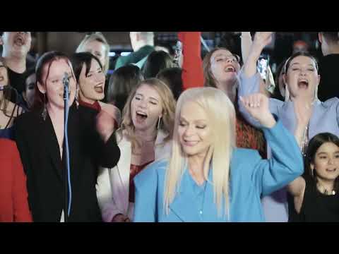 Видео: Лариса Долина и хор Музыкальной академии исполняют композицию «Буду я королевой»