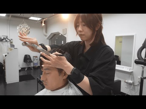Видео: Специализированный салон для мужчин предлагает отличные услуги стрижки, бритья и SPA для головы