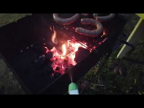 Видео: Как правильно жарить сосиски на гриле (мангале) 