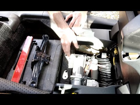 Видео: Место для инструмента в авто. Багажник автомобиля. Где хранить инструмент  Toyota Isis? Семейный JDM