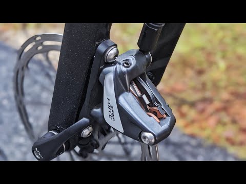 Видео: Как устранить проскальзывание тормозных колодок (если центрирование не помогает)