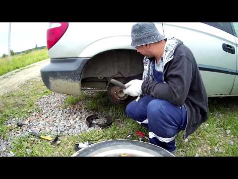 Видео: Замена задней ступицы Dodge Caravan