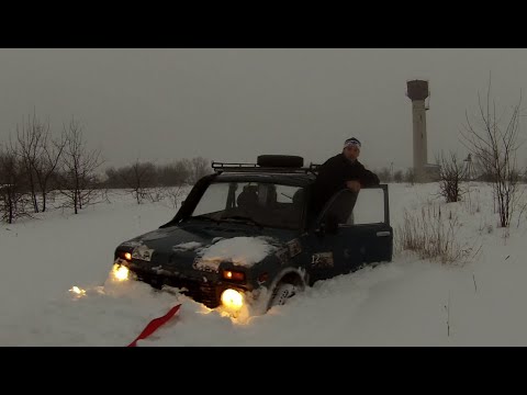 Видео: Нива V& УАЗ заруба в глубоком снегу
